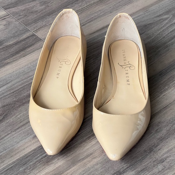 Ivanka Trump Patent Leather Pointed Toe Flats Tan - Picture 6 of 6